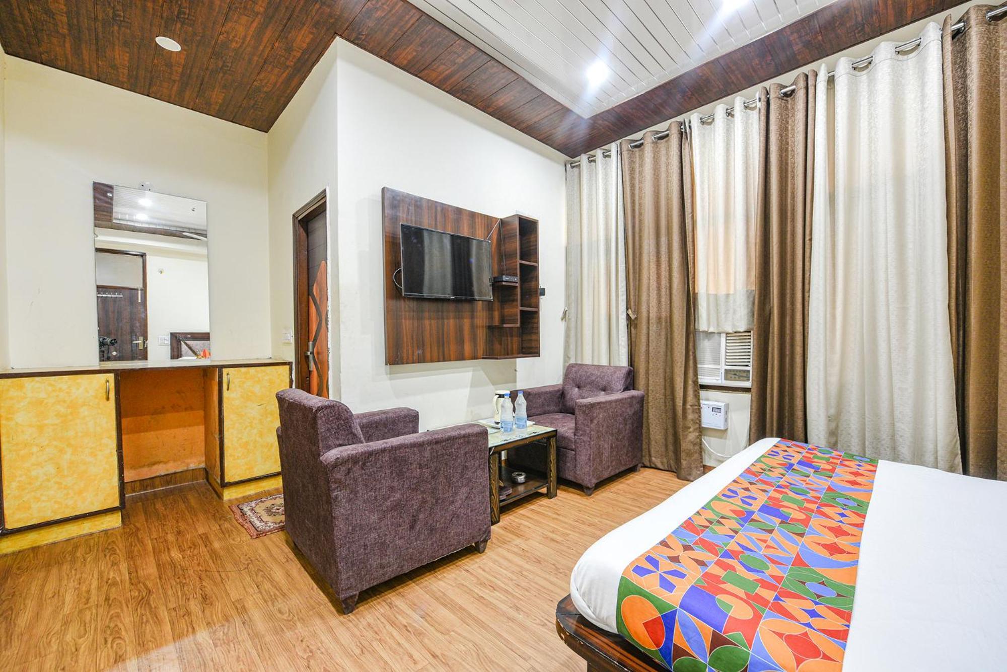Fabhotel Royal Inn Chandigarh Exterior photo