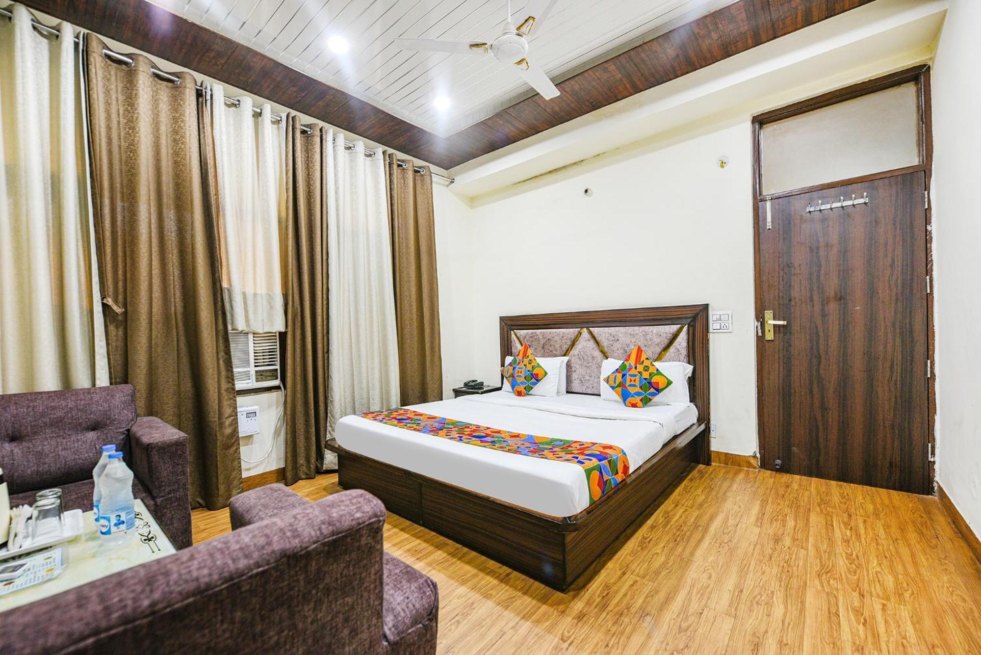 Fabhotel Royal Inn Chandigarh Exterior photo