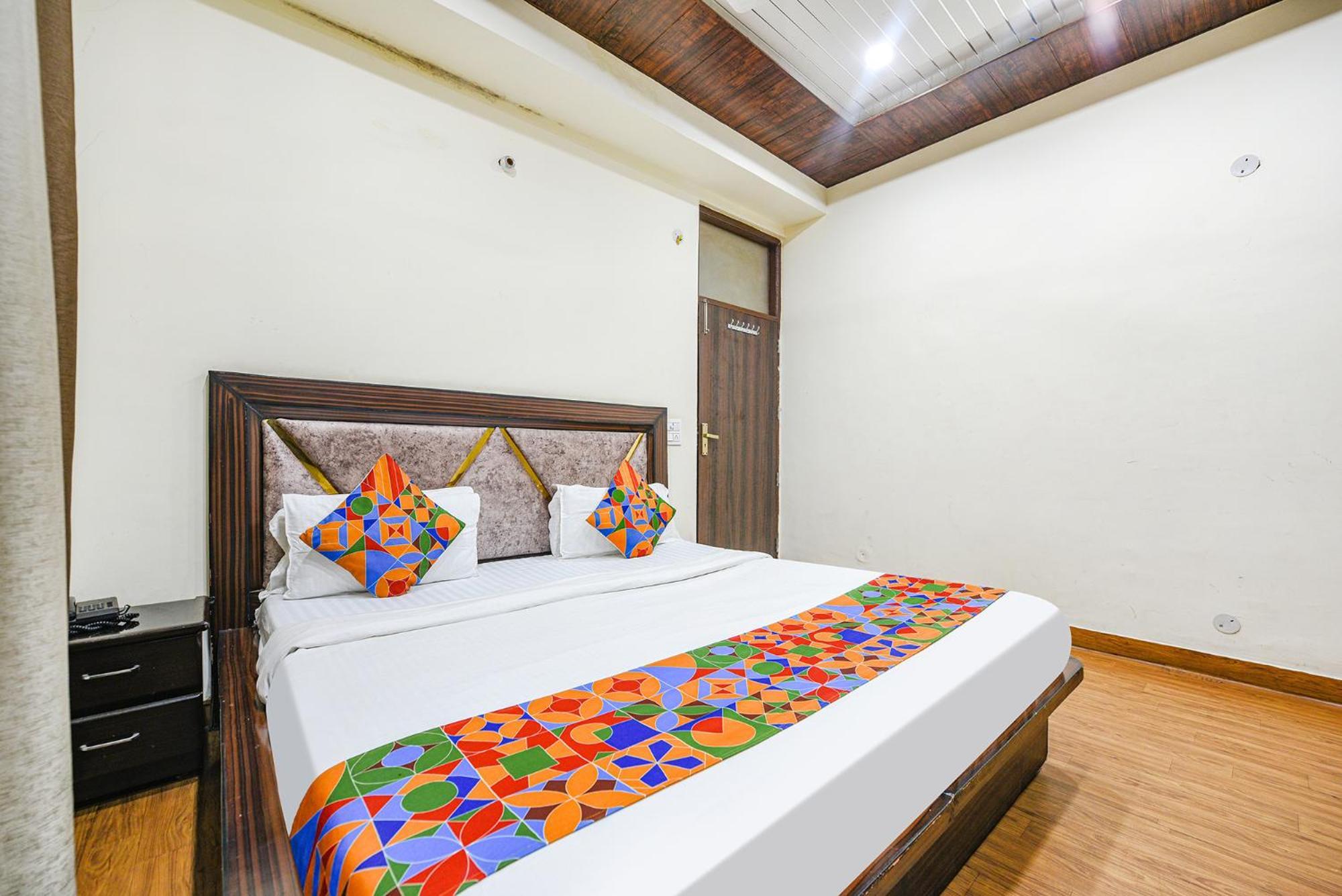 Fabhotel Royal Inn Chandigarh Exterior photo