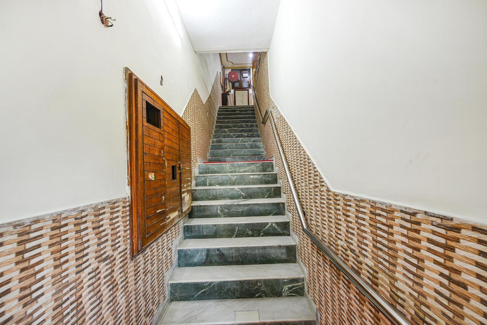 Fabhotel Royal Inn Chandigarh Exterior photo