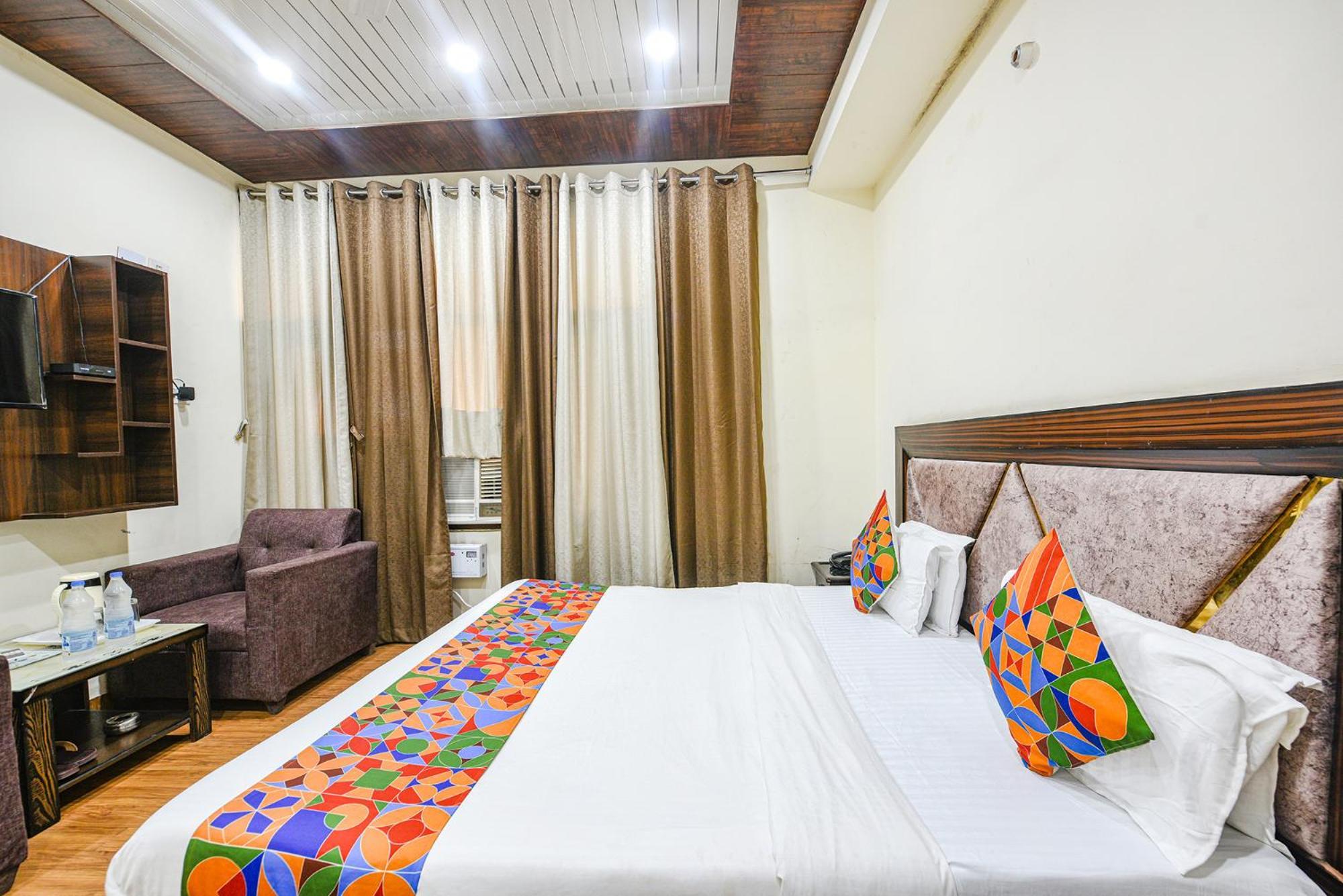 Fabhotel Royal Inn Chandigarh Exterior photo