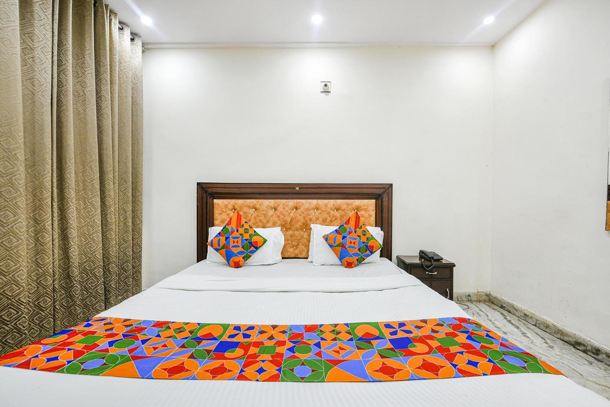 Fabhotel Royal Inn Chandigarh Exterior photo