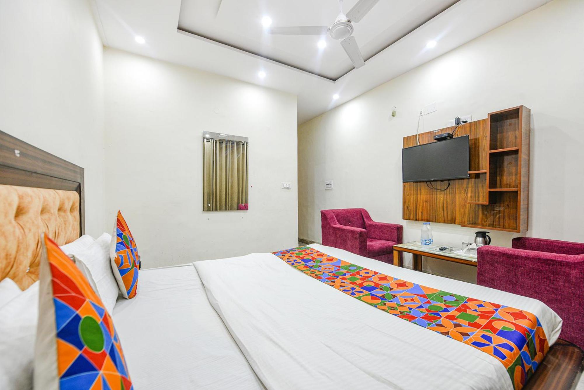 Fabhotel Royal Inn Chandigarh Exterior photo